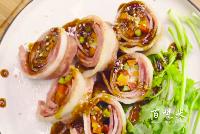 鮮蔬培根卷外焦內(nèi)嫩，葷素搭配，營(yíng)養(yǎng)可口，老少皆宜